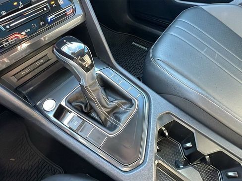 Used 2022 Volkswagen Tiguan SE w/ Panoramic Sunroof Package image 26