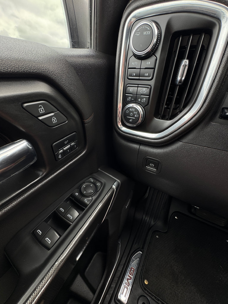 Used 2022 GMC Sierra 1500 AT4 w/ AT4 Premium Package AWD/4WD image 16