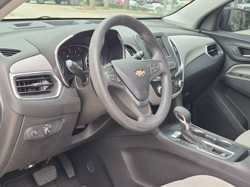 Used 2023 Chevrolet Equinox LS w/ LS Convenience Package FWD image 9