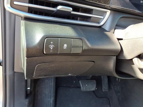 Used 2025 Hyundai Elantra SEL image 18