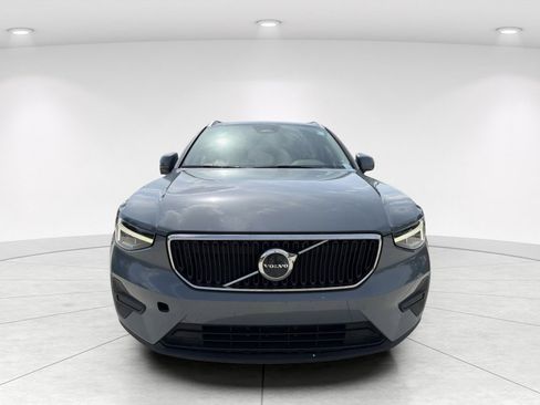 Used 2023 Volvo XC40 B4 Core w/ Convenience Package FWD image 2