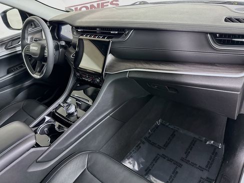 Used 2023 Jeep Grand Cherokee L Limited w/ Black Appearance Package image 35