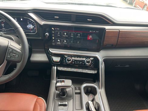Used 2025 GMC Sierra 1500 Denali Ultimate image 11