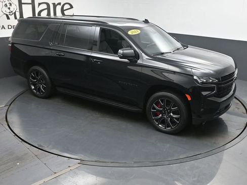 Used 2024 Chevrolet Suburban RST w/ Sport Performance Package AWD/4WD image 39