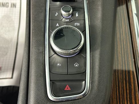 Used 2021 Cadillac Escalade Luxury AWD/4WD image 25