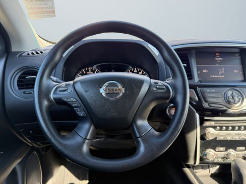 Used 2019 Nissan Pathfinder S image 10