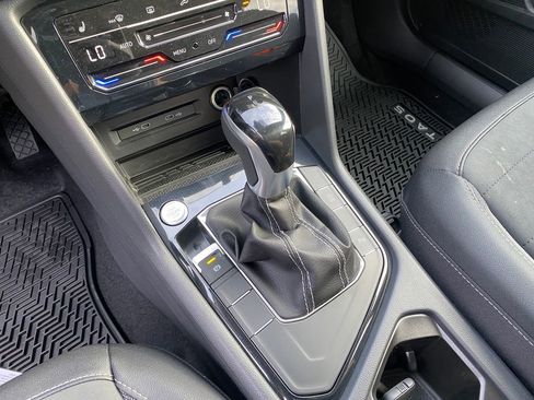 New 2026 Volkswagen Taos SE FWD image 17