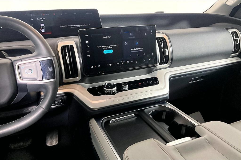 Used 2025 Ford Expedition Active AWD/4WD image 6