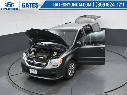 Used 2016 Dodge Grand Caravan SE image 51