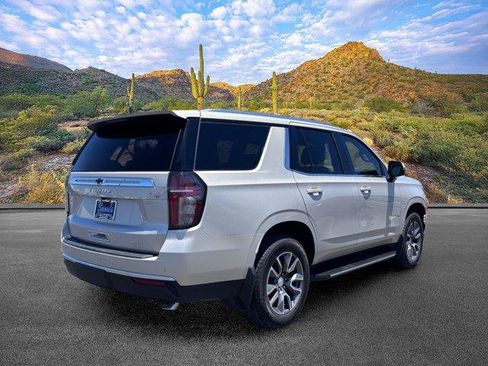 Used 2022 Chevrolet Tahoe LT w/ Luxury Package AWD/4WD image 4