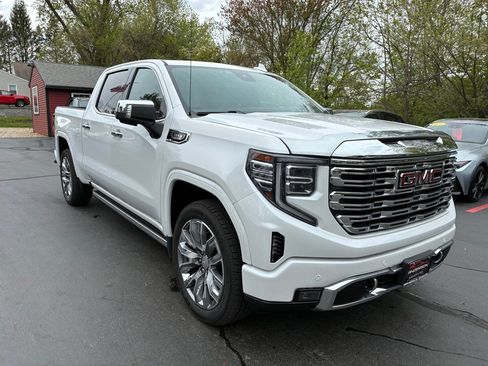 Used 2023 GMC Sierra 1500 Denali w/ Denali Reserve Package AWD/4WD image 5