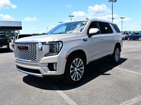 Used 2021 GMC Yukon Denali w/ Denali Premium Package AWD/4WD image 4