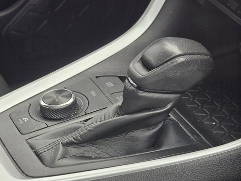 Used 2020 Toyota RAV4 LE image 13