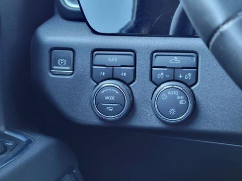 Used 2023 Chevrolet Silverado 1500 LT AWD/4WD image 12