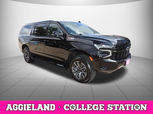 Used 2023 Chevrolet Suburban Z71 w/ Luxury Package AWD/4WD image 3