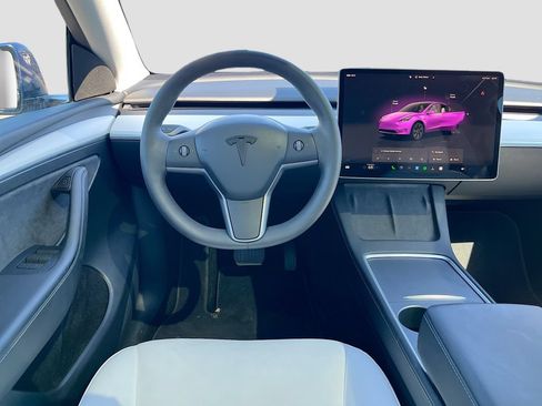 Used 2024 Tesla Model Y 2WD image 21