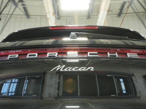 Used 2024 Porsche Macan image 37