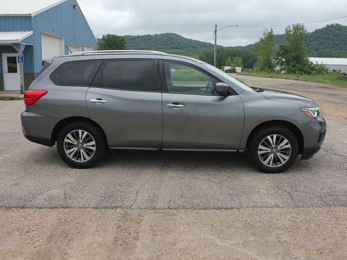 Used 2018 Nissan Pathfinder SV w/ SV Tech Package AWD/4WD image 4