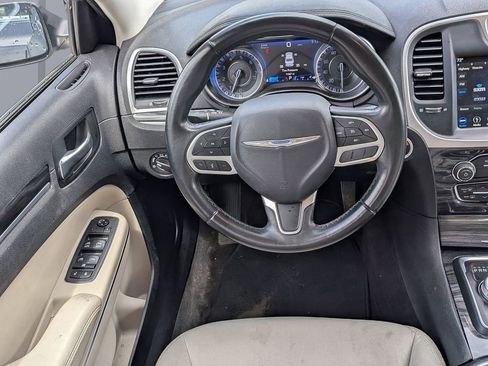Used 2018 Chrysler 300 Touring w/ Chrome Appearance Package RWD image 15