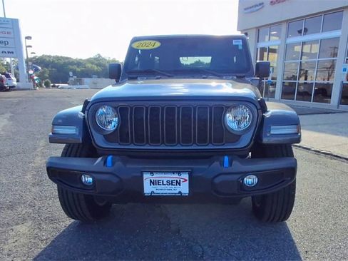 Used 2024 Jeep Wrangler Unlimited w/ Convenience Group image 3