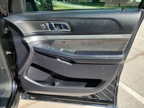 Used 2018 Ford Explorer XLT w/ Equipment Group 202A image 38