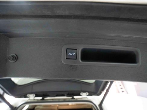 Used 2020 Toyota Highlander Limited AWD/4WD image 29