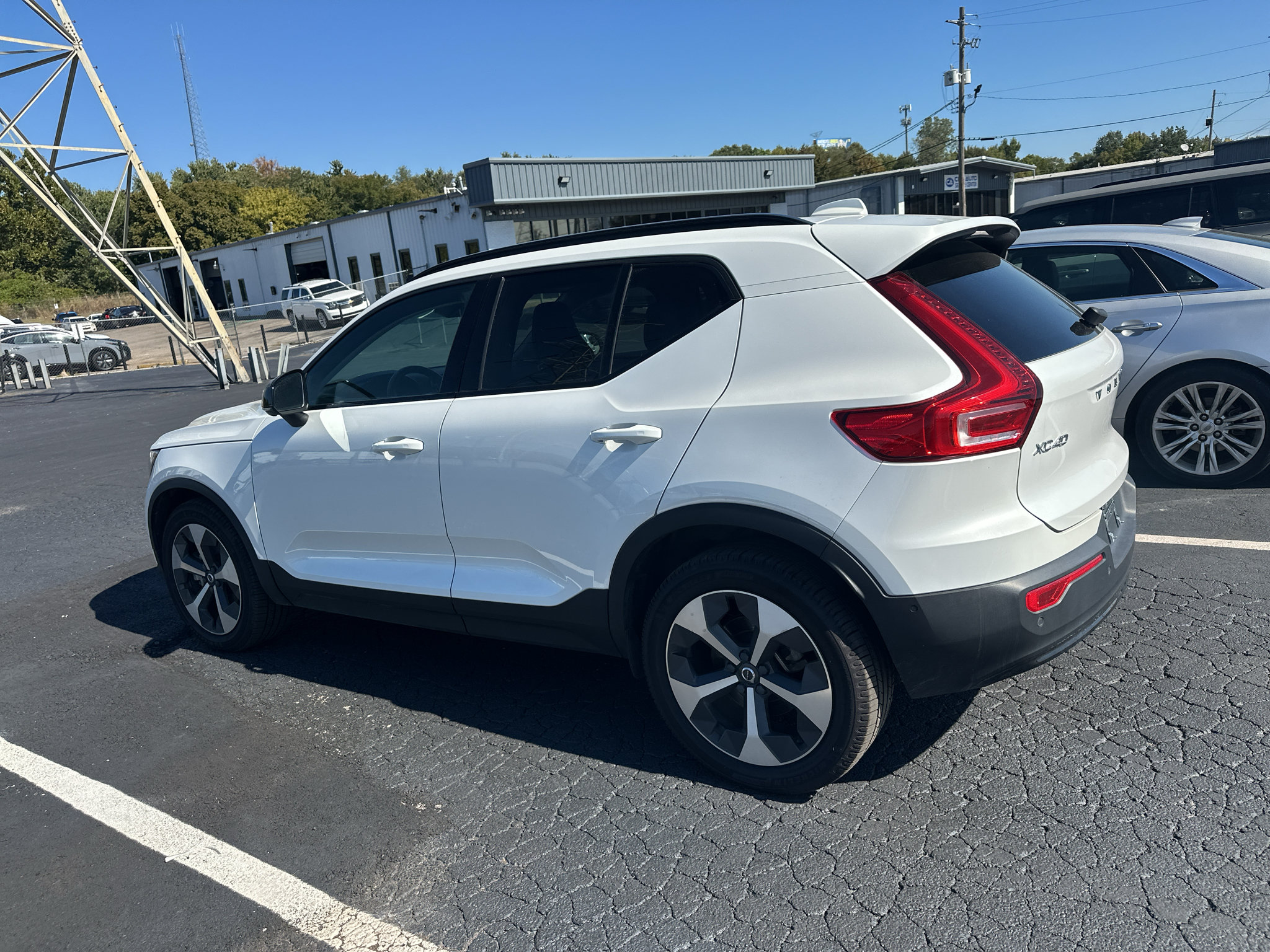 Used 2023 Volvo XC40 B4 Ultimate FWD image 7