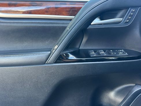 Used 2017 Lexus LX 570 4WD w/ Luxury Package image 12