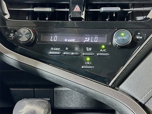 Used 2022 Toyota Camry SE image 16