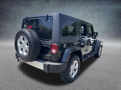 Used 2015 Jeep Wrangler Unlimited Sahara w/ Connectivity Group AWD/4WD image 8