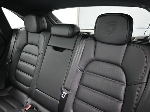 New 2026 Porsche Macan image 6