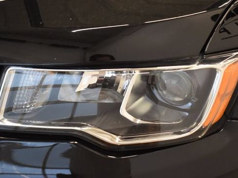 Used 2021 Jeep Grand Cherokee Limited AWD/4WD image 15