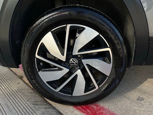 Used 2025 Volkswagen Atlas SE image 9