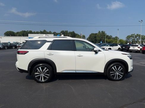 Used 2025 Nissan Pathfinder Platinum w/ Cargo Package AWD/4WD image 11