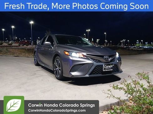 Used 2018 Toyota Camry SE image 1