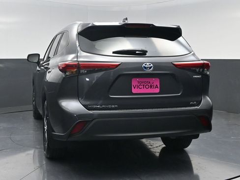 Used 2023 Toyota Highlander XLE FWD image 15