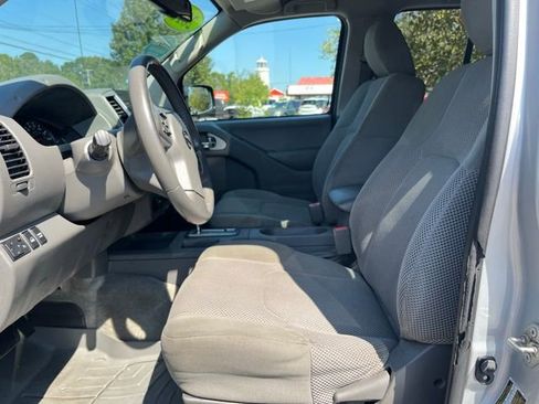 Used 2018 Nissan Frontier SV w/ Value Truck Package image 12