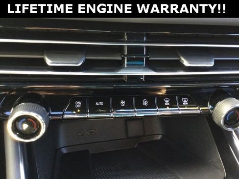 Used 2025 Chevrolet Traverse LT image 21