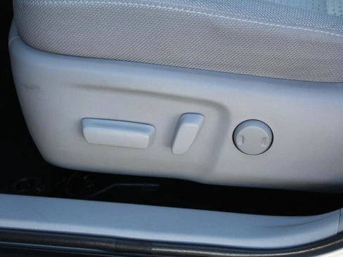 Used 2014 Toyota Camry LE FWD image 11