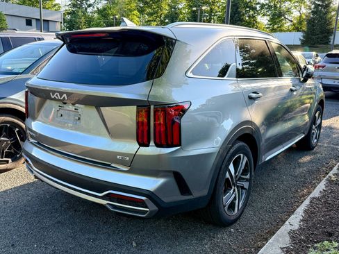 Used 2023 Kia Sorento SX Prestige w/ Panoramic Sunroof Package AWD/4WD image 5