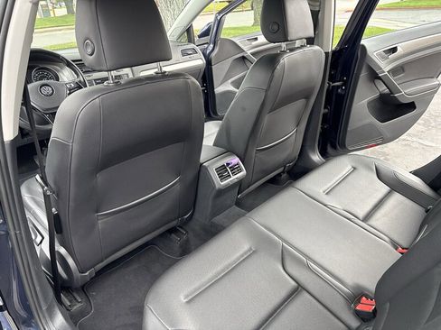 Used 2017 Volkswagen Golf SE image 26