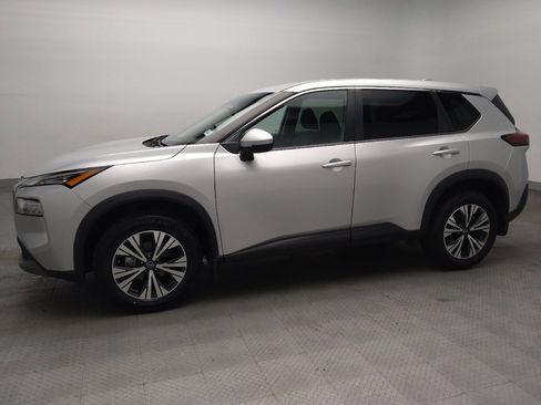 Used 2022 Nissan Rogue SV FWD image 2