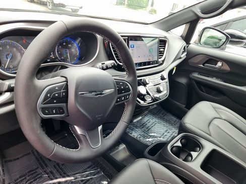 New 2025 Chrysler Pacifica Select image 14
