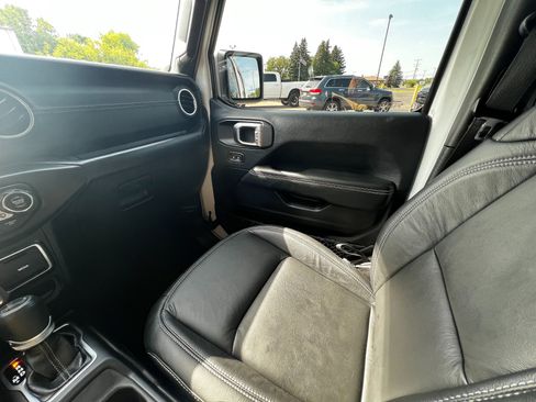 Used 2019 Jeep Wrangler Unlimited Sahara w/ Dual Top Group image 15