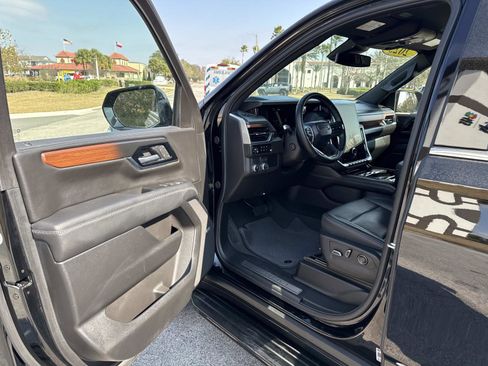 Used 2025 GMC Yukon Denali image 18