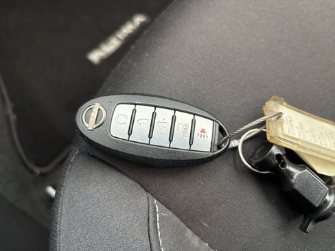 Used 2025 Nissan Altima 2.5 SV image 21