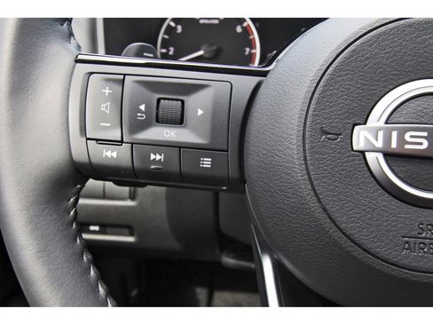 Used 2023 Nissan Rogue SV w/ SV Premium B Package image 18