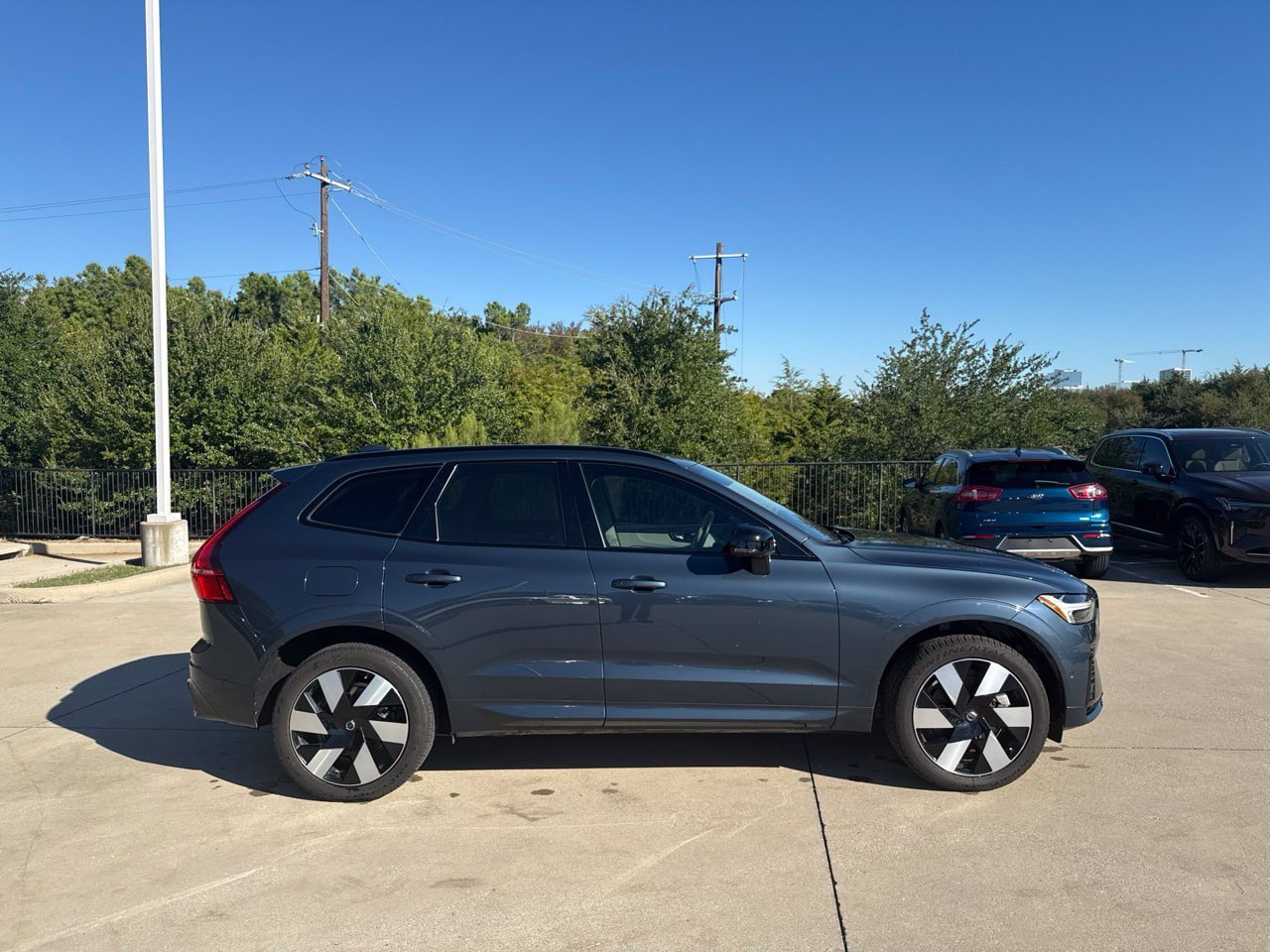 Used 2025 Volvo XC60 T8 Plus w/ Protection Package Premier AWD/4WD image 3