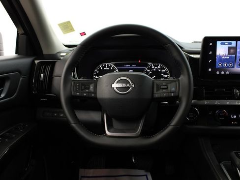 Used 2026 Nissan Pathfinder SV FWD image 23