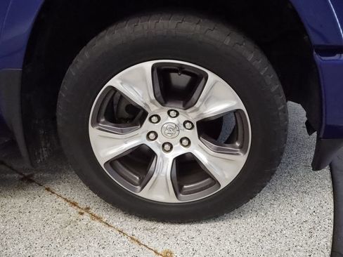Used 2019 RAM 1500 Laramie w/ Sport Appearance Package AWD/4WD image 10